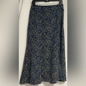 Kathie Lee Collection. Blue and white Floral skirt. Size 10.